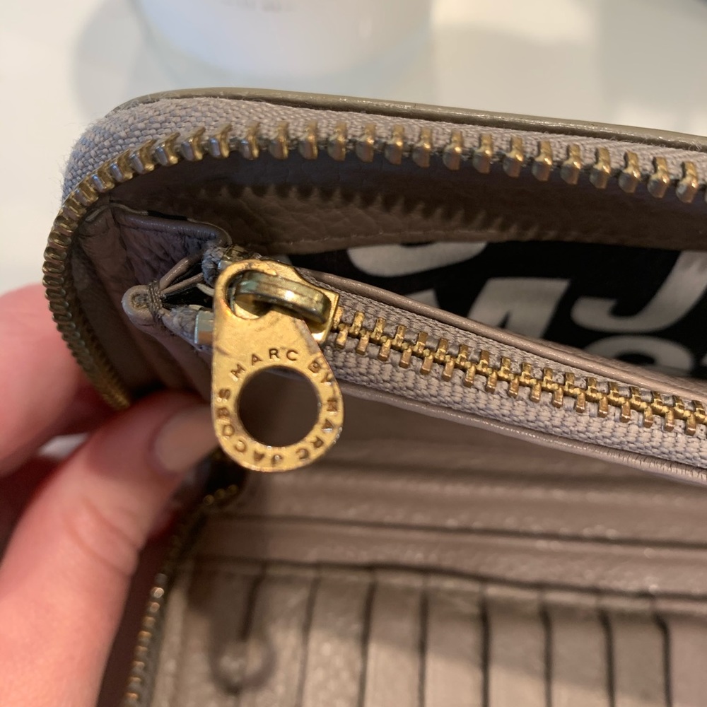 Marc Jacobs Zipper Wallet - Picture 9 of 11